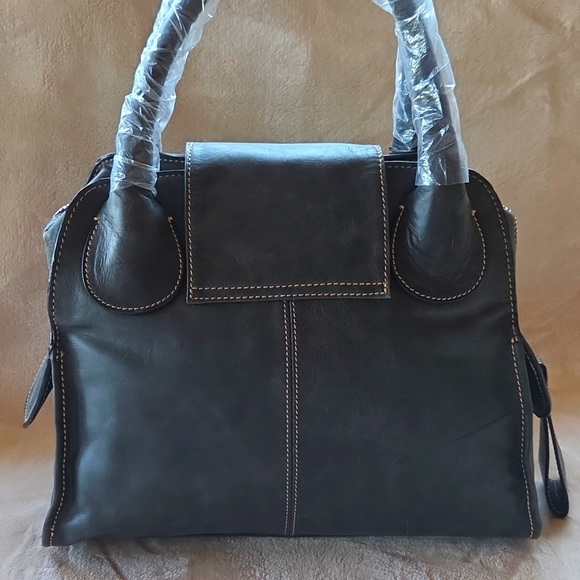 Cochni‎ Italy Elegant Gray Handbag with Silver Buckle Details - Picture 5 of 8